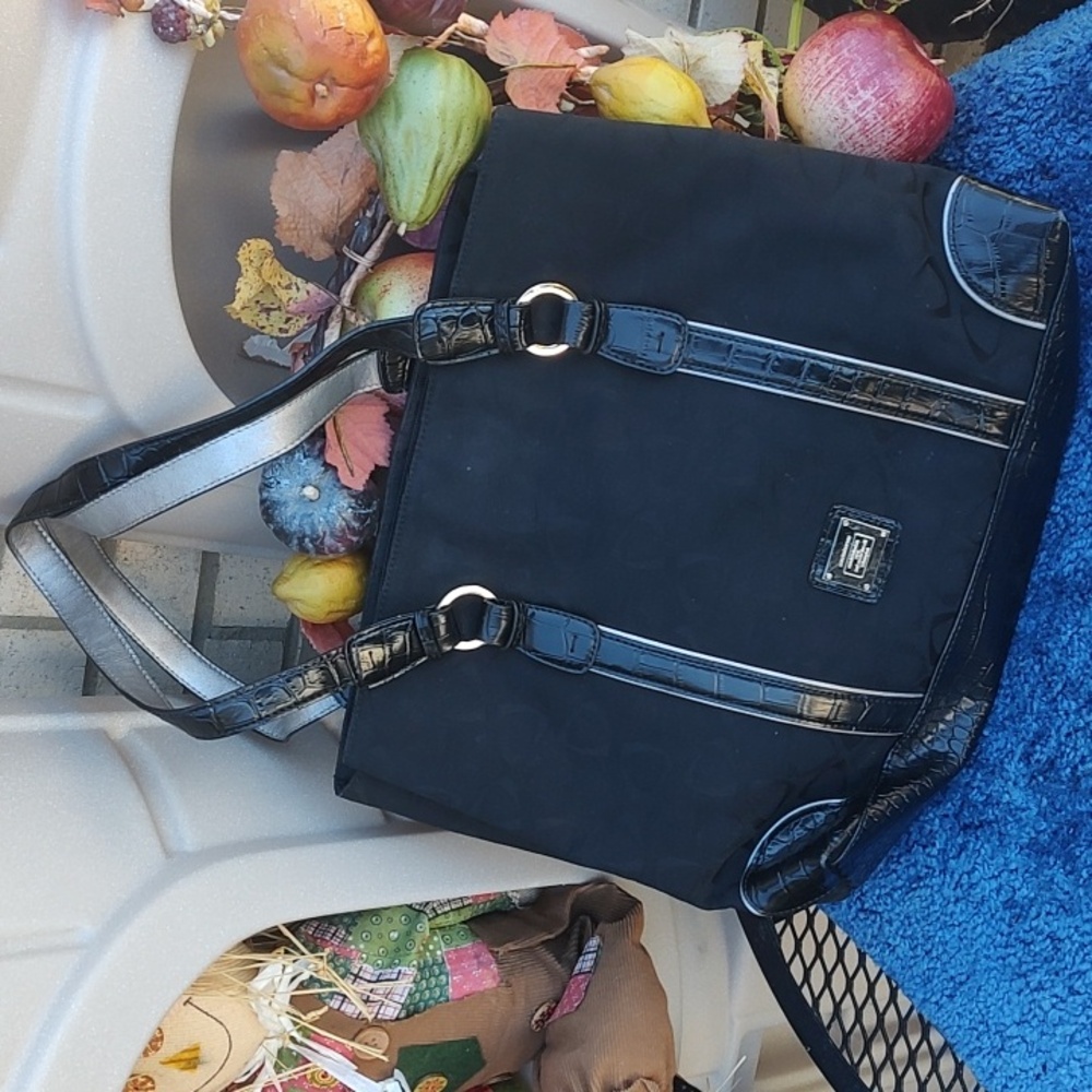 Liz Claiborne Pocketbook